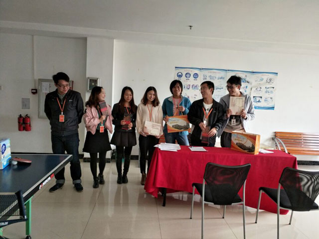 牧童水上樂園設(shè)備“用撲克牌玩加減乘除24”活動，比比誰更快！ 